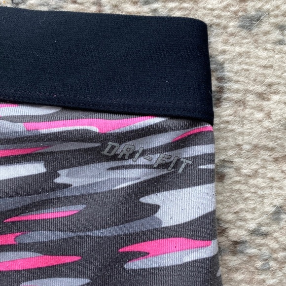 Nike capri Dri-For leggings (girls size M) - Picture 3 of 5